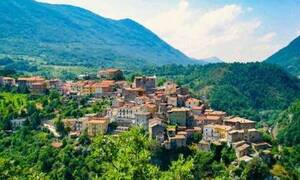 Σε αυτό το ιταλικό χωριό σου προφέρουν μισθό 700 ευρώ για να μετακομίσεις εκεί (vid)