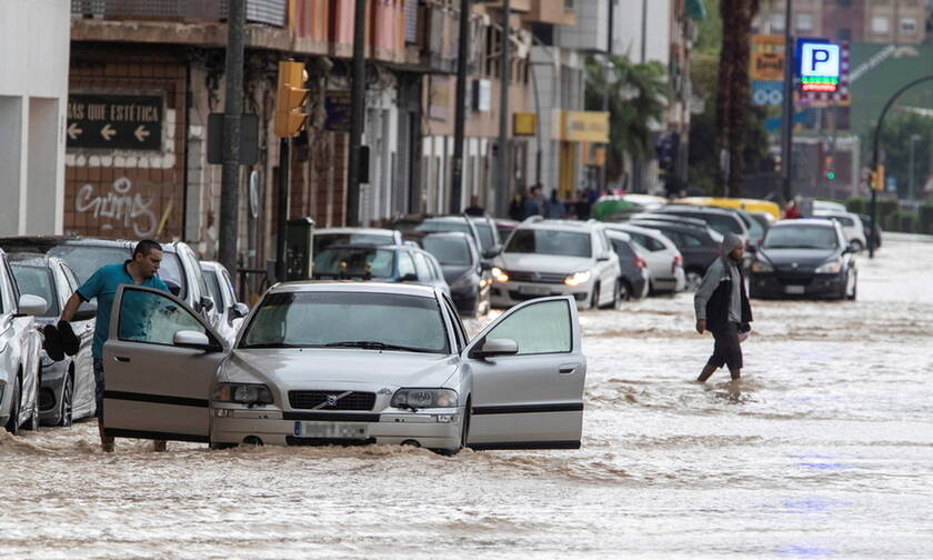 Τραγωδία στην Ισπανία: Δύο νεκροί έπειτα από καταρρακτώδεις βροχοπτώσεις (pics)