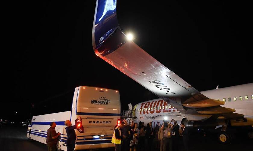 Αναστάτωση στον Καναδά: Το αεροπλάνο του Τριντό συγκρούστηκε με λεωφορείο