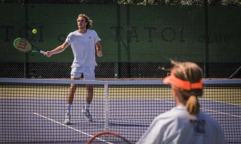 Ο Στέφανος Τσιτσιπάς έπαιξε τένις με τα παιδιά της Ένωσης «Μαζί για το Παιδί»