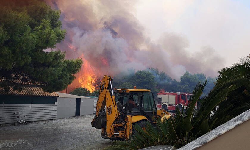 Φωτιά Ζάκυνθος: Ώρες αγωνίας - Πάνω από 10 χλμ το πύρινο μέτωπο - Ελπίζουν σε πτώση του αέρα
