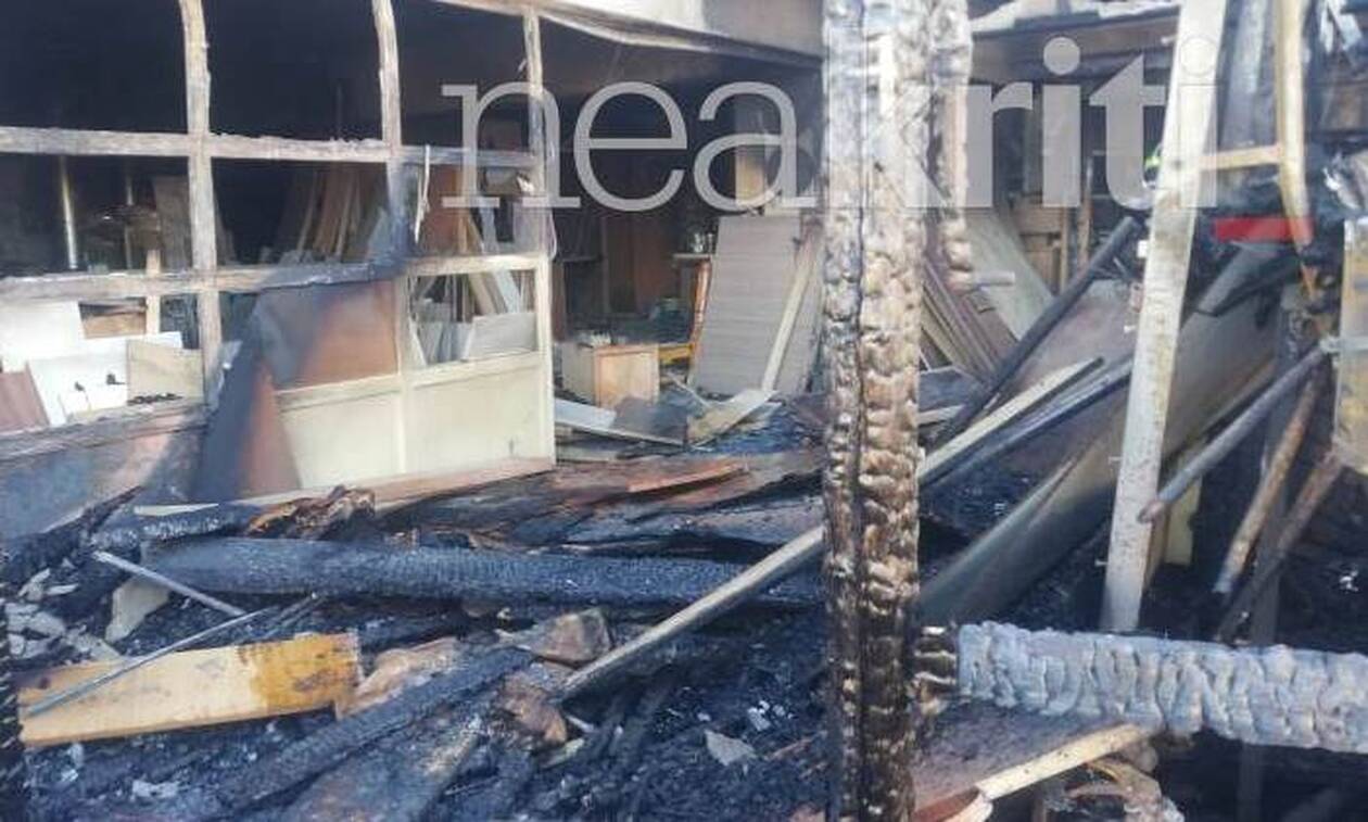 Ηράκλειο: Κάηκε ολοσχερώς εργοστάσιο ξυλείας (pics)