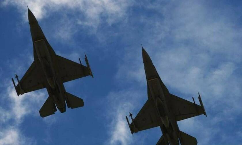 «Σουρωτήρι» και πάλι το Αιγαίο: 32 τουρκικές παραβιάσεις και μία εικονική αερομαχία