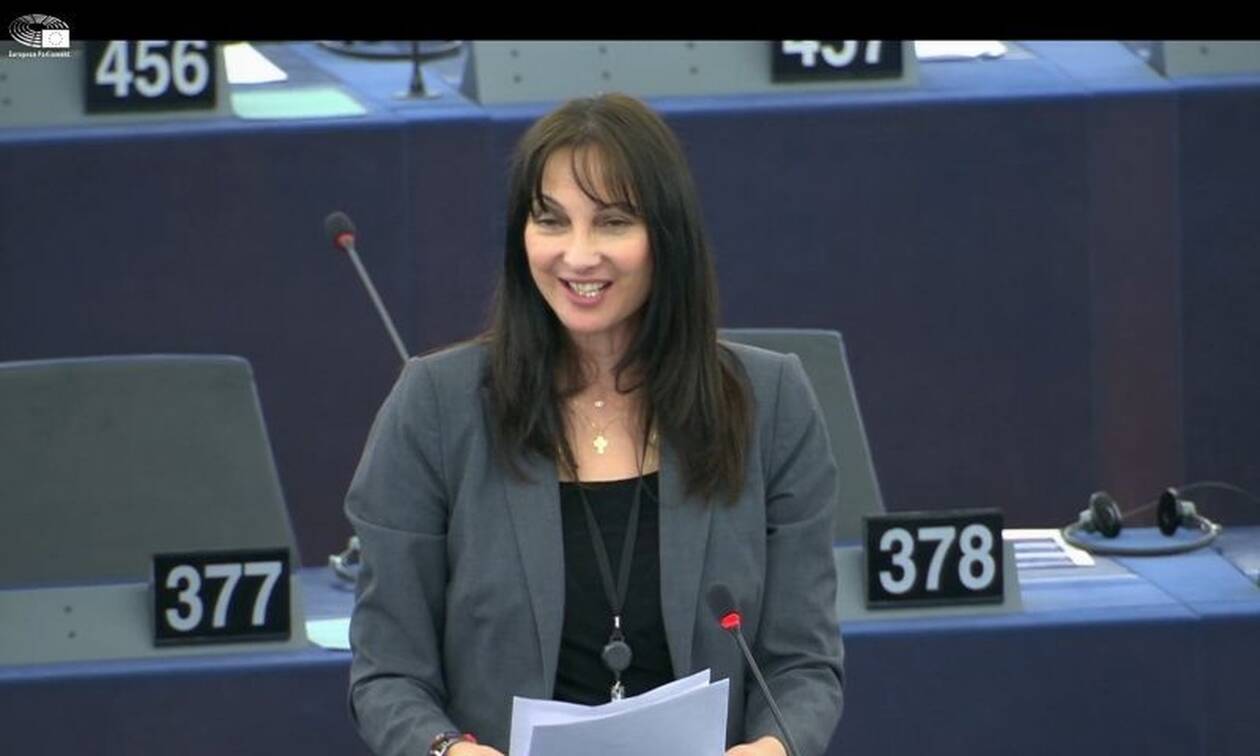 Ομιλία της Έλενας Κουντουρά για τον καρκίνο του μαστού στην Ολομέλεια του Ευρωπαϊκού Κοινοβουλίου