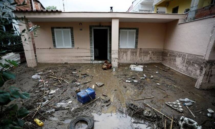 Εικόνες Βιβλικής καταστροφής στη Νέα Ευκαρπία: Λάσπη, ζημιές και προβλήματα μετά τη νεροποντή