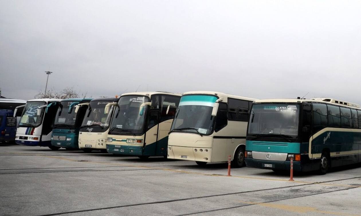 Κρήτη: Τρόμος στην Εθνική Οδό – Τι έπεσε πάνω σε λεωφορείο (pics)
