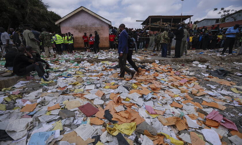 Τραγωδία στην Κένυα: Επτά μαθητές νεκροί από κατάρρευση αίθουσας σε σχολείο (pics+vids)