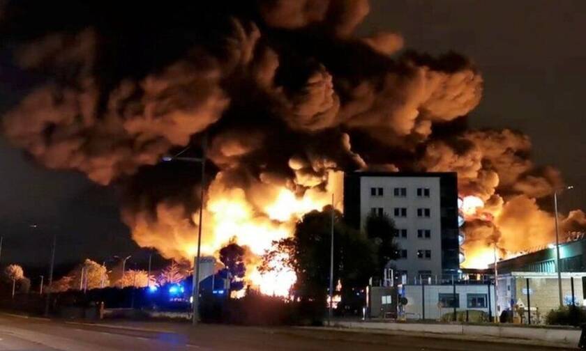 Συναγερμός στην Γαλλία: Μεγάλη πυρκαγιά σε εργοστάσιο χημικών