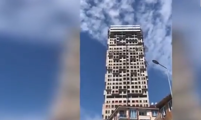 Σεισμός Κωνσταντινούπολη: Συγκλονιστικό βίντεο - Σείεται πολυώροφο κτήριο