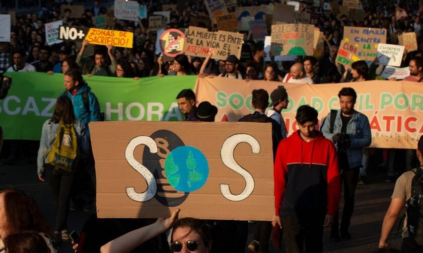 Ελβετία: Πορεία για το κλίμα με τη συμμετοχή 100.00 ανθρώπων στη Βέρνη