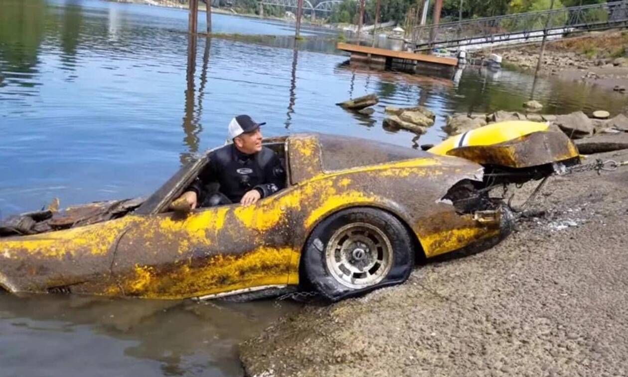 Απίστευτο: Μια Corvette ανασύρθηκε από ποτάμι μετά από 20 και πλέον χρόνια  