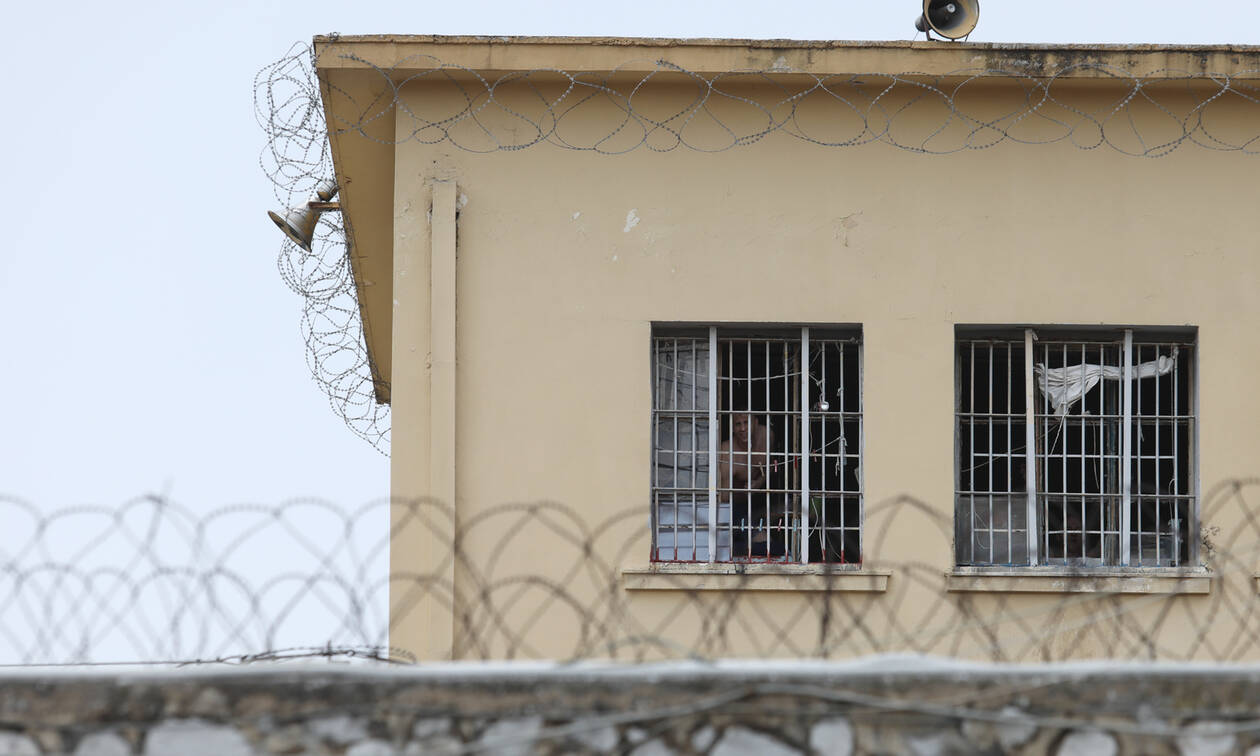 Αυτοσχέδια όπλα, ανθρωποκτονίες, αυτοκτονίες, ναρκωτικά: Στοιχεία «φωτιά» από Οικονόμου για φυλακές