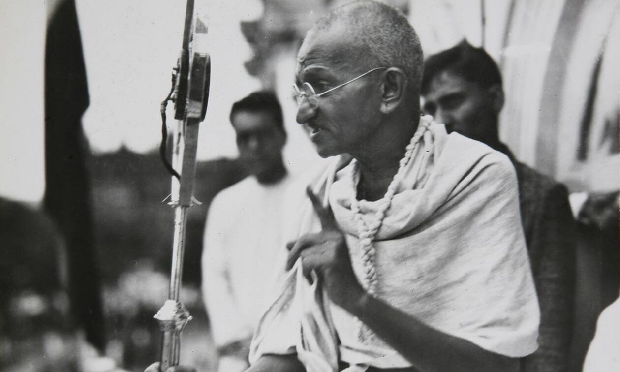 Σαν σήμερα το 1869 γεννήθηκε ο Ινδός πνευματικός ηγέτης και πολιτικός Μαχάτμα Γκάντι