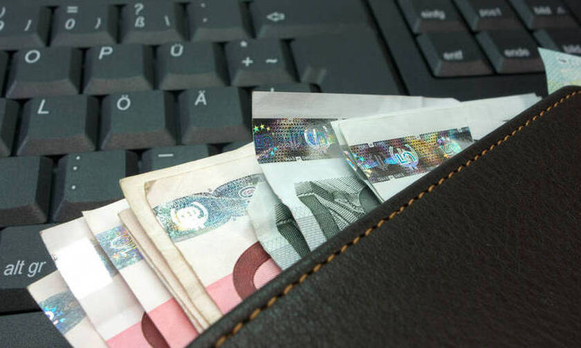 Χρέη προς το Δημόσιο: Πότε «ξεμπλοκάρουν» οι τραπεζικοί λογαριασμοί με τη νέα «πάγια» ρύθμιση