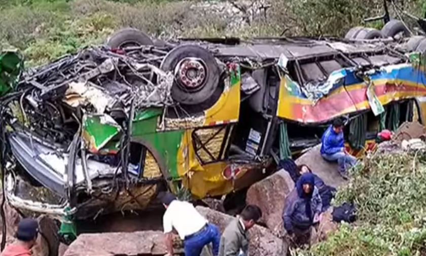Τραγωδία στο Περού: Λεωφορείο έπεσε σε γκρεμό - Τουλάχιστον 23 νεκροί (vid)
