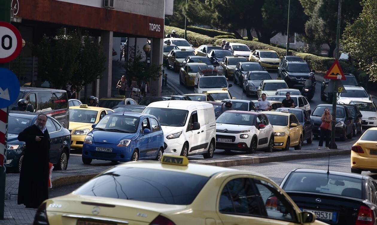 ΤΩΡΑ: Κυκλοφοριακό κομφούζιο στην Αθήνα: Ποιους δρόμους να αποφύγετε  