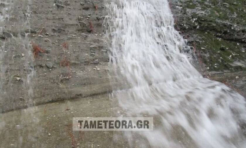 Καιρός: Καταρράχτες στα Μετέωρα - «Ποτάμι» η εθνική οδός Τρικάλων - Λάρισας