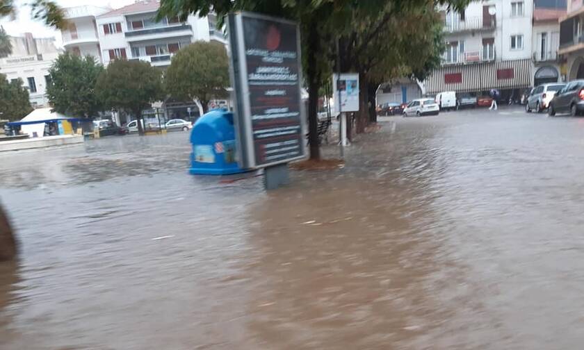 Καιρός; Ποτάμια οι δρόμοι στην Τρίπολη - Η κακοκαιρία σφυροκοπά την Πελοπόννησο