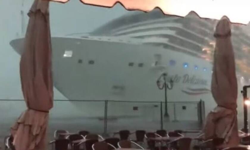 Βίντεο: Κρουαζιερόπλοιο περνάει ξυστά από… καφετέρια!