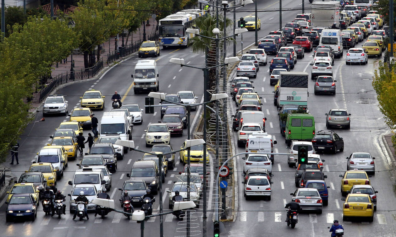 Κυκλοφοριακό κομφούζιο στους δρόμους της Αθήνας - Πού εντοπίζονται προβλήματα