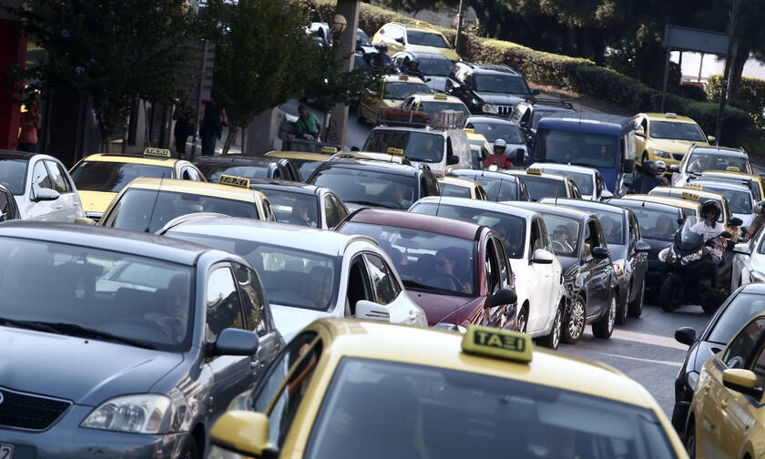 Μποτιλιάρισμα και ταλαιπωρία για τους οδηγούς - Ποιοι δρόμοι της Αθήνας είναι απροσπέλαστοι