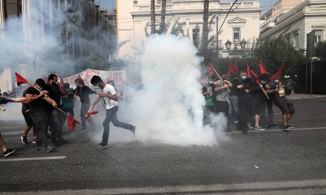Συναγερμός στο κέντρο της Αθήνας: Επεισόδια στο εκπαιδευτικό συλλαλητήριο (pics)