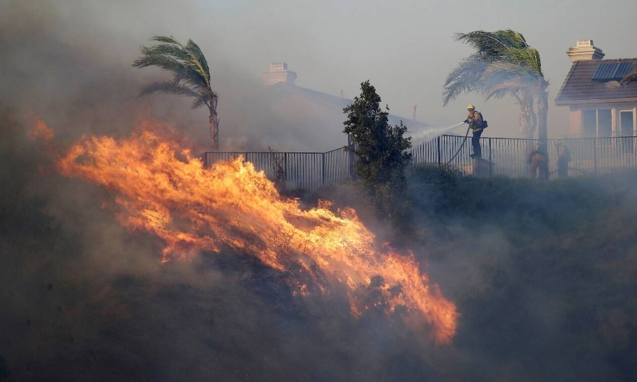 Φονική πυρκαγιά στην Καλιφόρνια: Δύο νεκροί από τον πύρινο εφιάλτη (pics+vids)