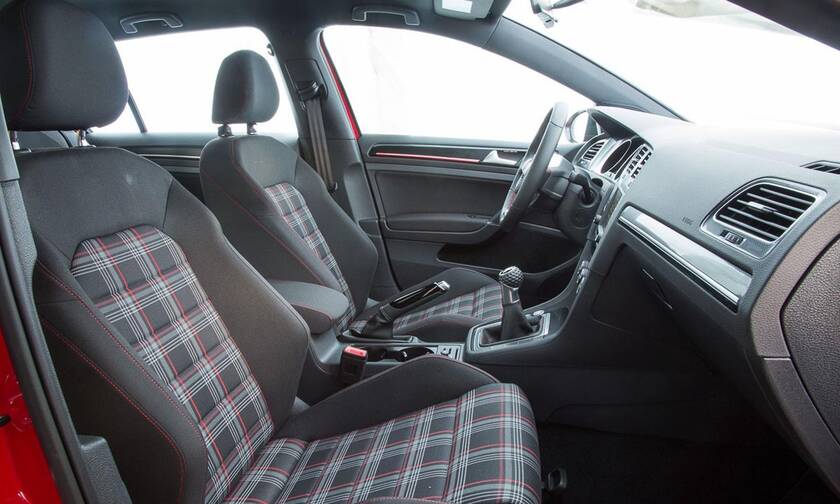 Ποιος κρύβεται πίσω από τα δύο παραδοσιακά χαρακτηριστικά του VW Golf GTI;