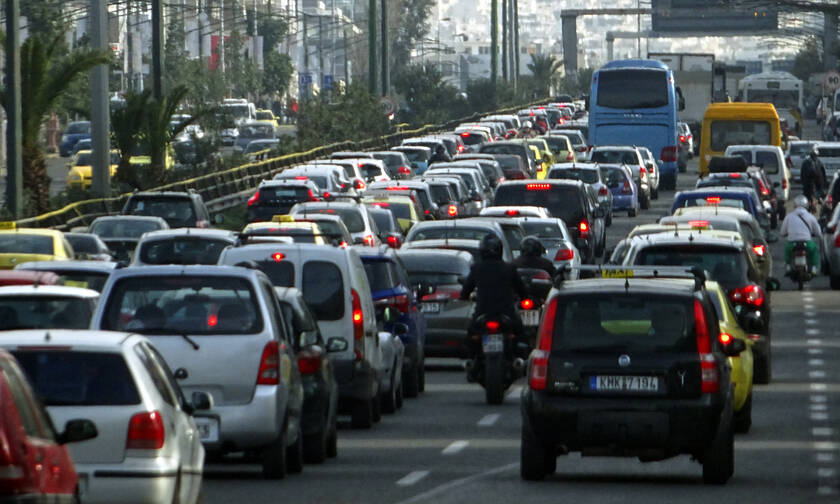 Κίνηση στους δρόμους: Κυκλοφοριακό χάος στην Αθήνα - Πού εντοπίζονται τα προβλήματα