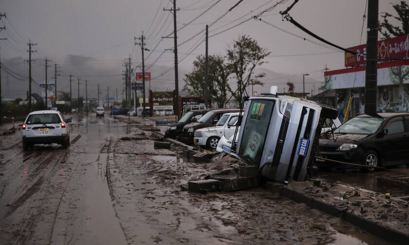 Ιαπωνία: Στο έλεος του τυφώνα Χαγκίμπις η χώρα - Νεκροί, αγνοούμενοι και καταστροφές (pics+vids)