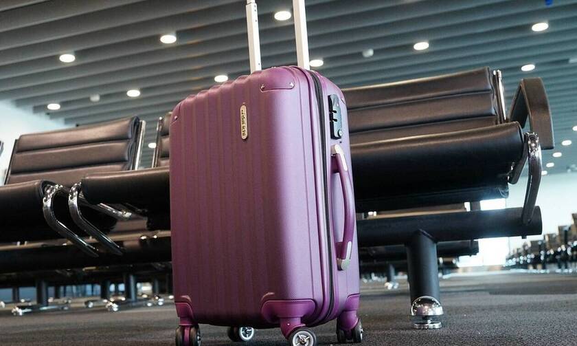 Η βαλίτσα της ήταν υπέρβαρη - Άφωνοι στο αεροδρόμιο με αυτό που έκανε (pics)
