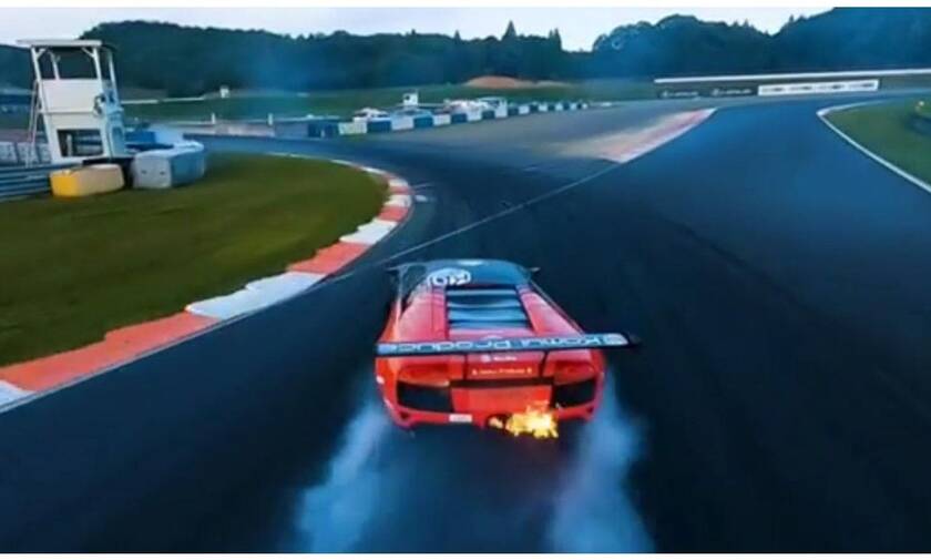 Φωτιά στην άσφαλτο με μια Lamborghini από το θρυλικό drifter Daigo Saito