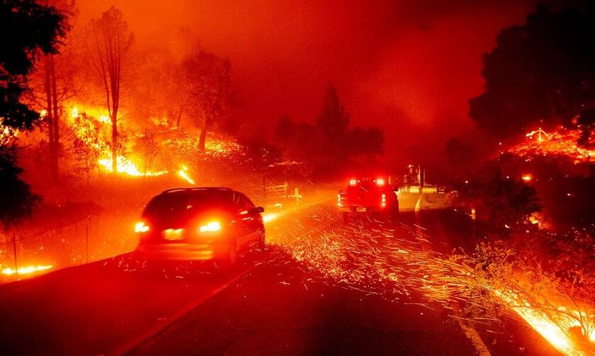 Στο έλεος της φωτιάς η Καλιφόρνια: Χιλιάδες άνθρωποι εγκαταλείπουν τα σπίτια τους (pics)