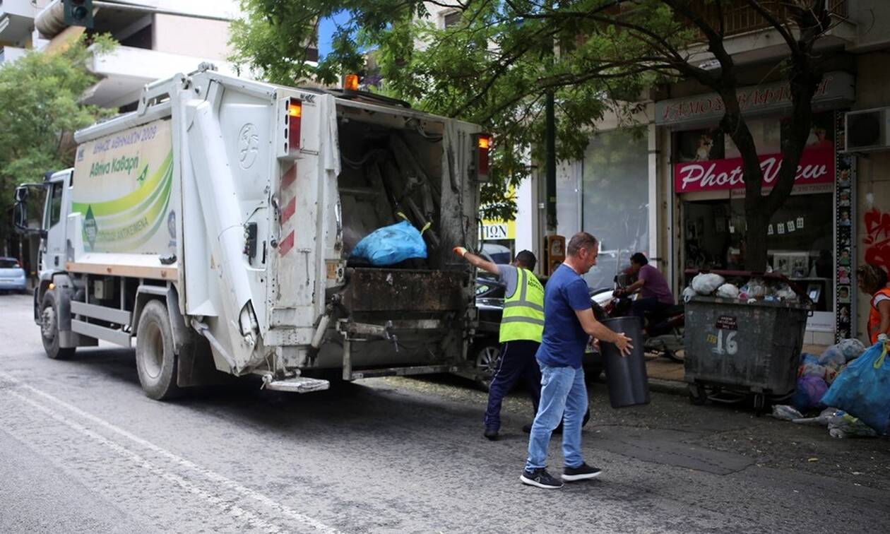 Δήμος Αθηναίων: Ξεκίνησε η αποκομιδή των απορριμμάτων – Στόχος να καθαρίσει άμεσα η πόλη