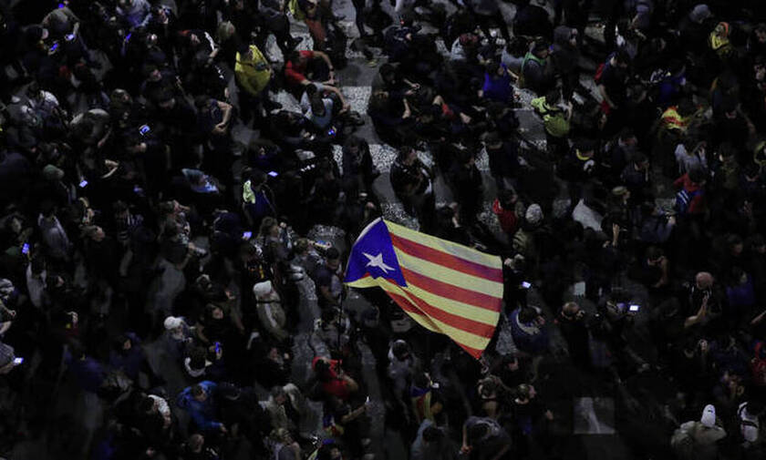 Ισπανία: Εκατοντάδες χιλιάδες υπέρμαχοι της ανεξαρτησίας της Καταλονίας στους δρόμους της Βαρκελώνης