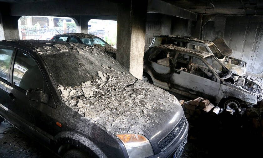 Θεσσαλονίκη: Έκαψαν δέκα αυτοκίνητα