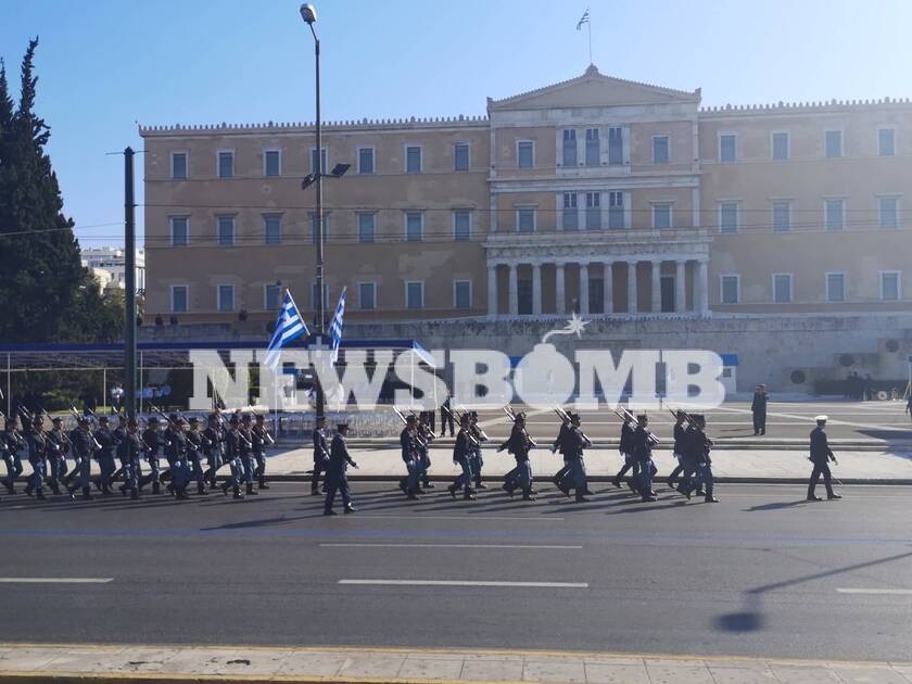 28η Οκτωβρίου: Ολοκληρώθηκε η μαθητική παρέλαση στο κέντρο της Αθήνας (pics)