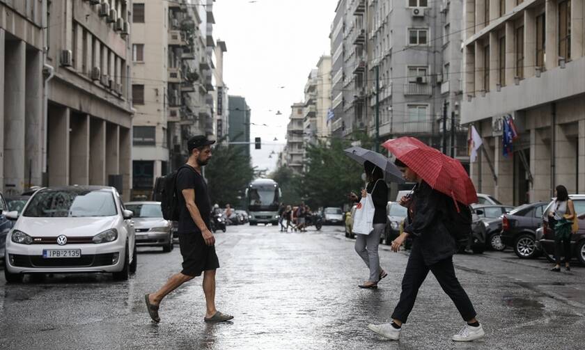 Καιρός: Ξεκινούν οι βροχές με τις θερμοκρασίες όμως να θυμίζουν καλοκαίρι 