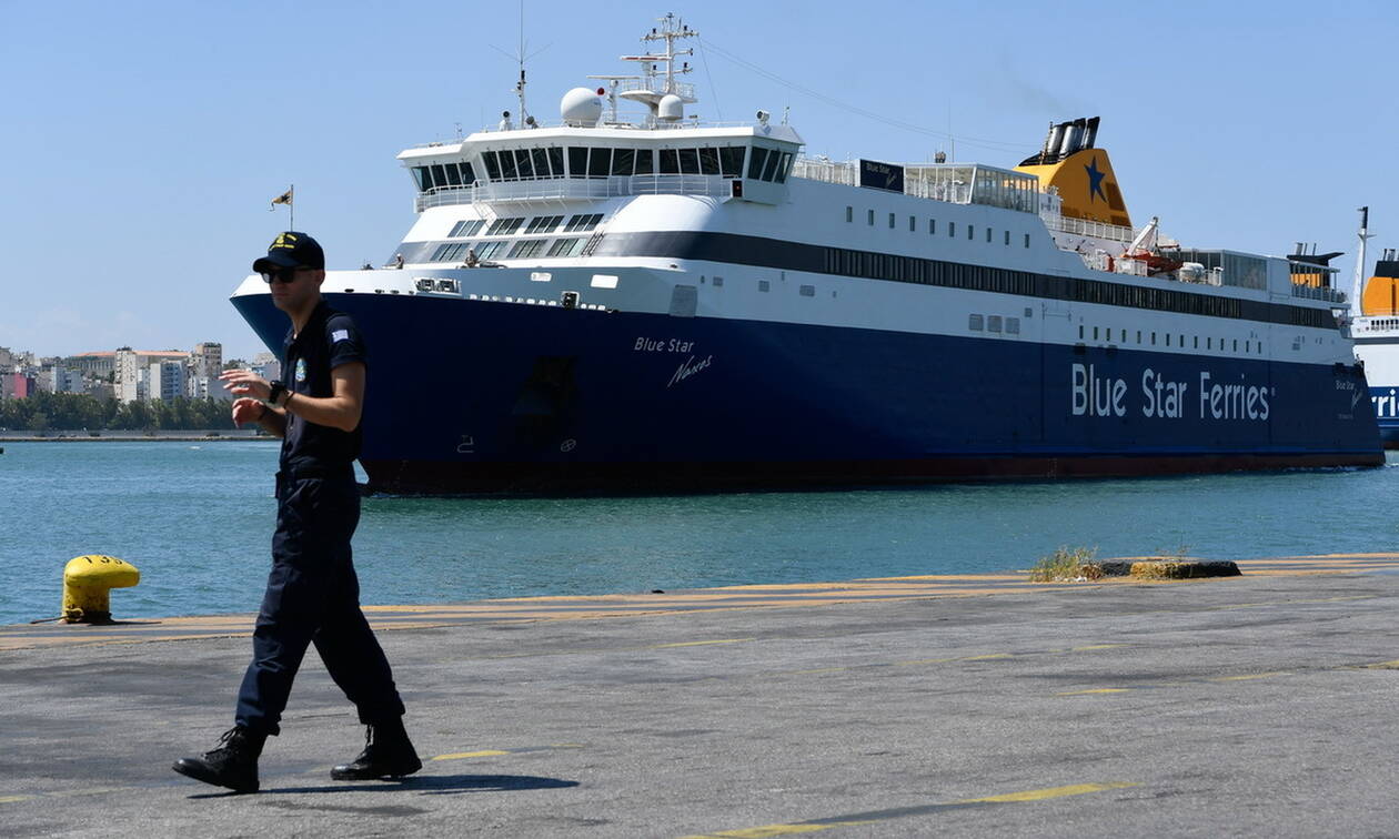 Πειραιάς: Βρέθηκε βαλίτσα σε επιβατικό πλοίο με 640 πακέτα λαθραία τσιγάρα (pics)