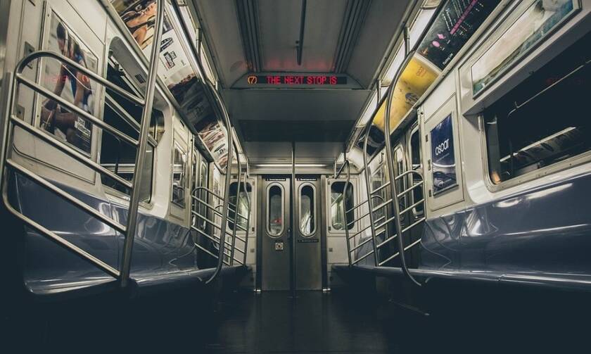 Βίντεο - σοκ: Δείτε τι έπαθε επειδή δεν πλήρωσε εισιτήριο στο Μετρό (pics)