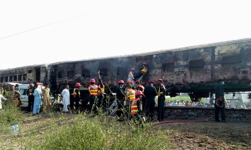 Απίστευτη τραγωδία: 71 επιβάτες κάηκαν ζωντανοί σε τρένο - Σοκαριστικές εικόνες (pics+vids)