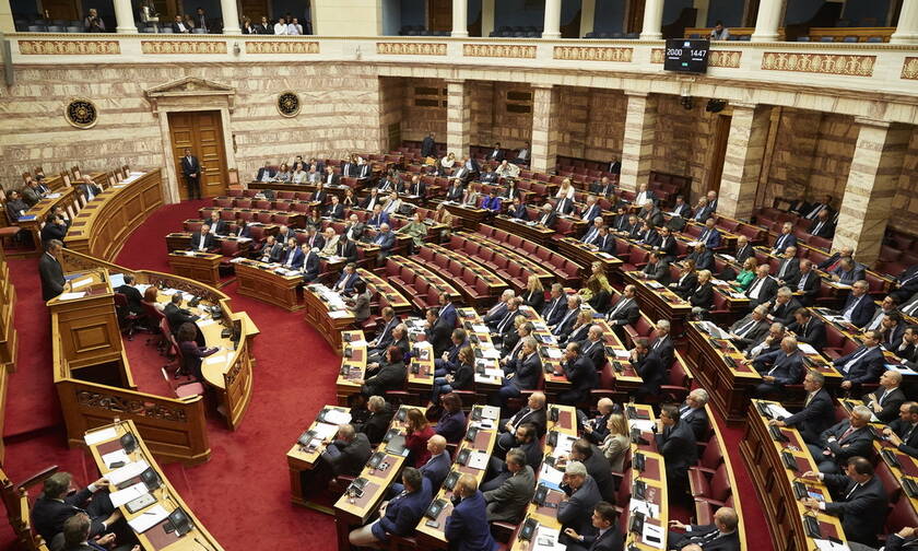Βουλή: Υπερψηφίστηκε το νομοσχέδιο για το άσυλο