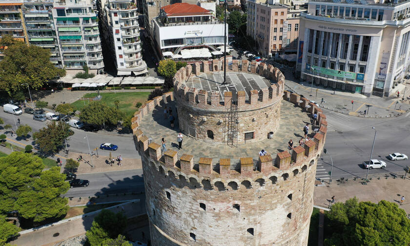 Θεσσαλονίκη: Άγνωστοι βανδάλισαν μνημείο για την απελευθέρωση της πόλης από τους ναζί (pics)