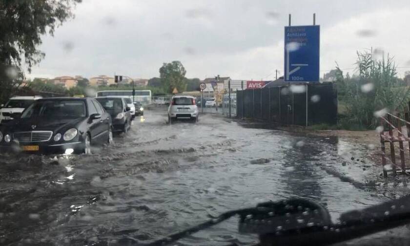 Καιρός ΤΩΡΑ: Πλημμύρες στην Κέρκυρα - Ποτάμια οι δρόμοι κοντά στο αεροδρόμιο