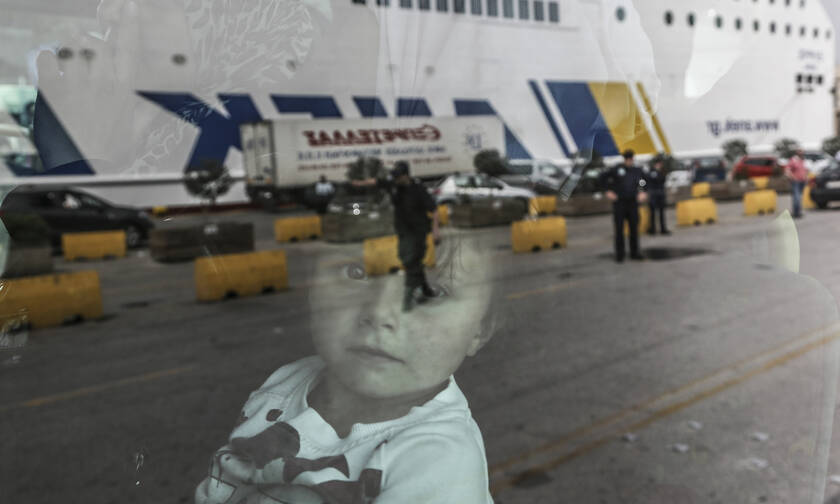 Περισσότεροι από 150 πρόσφυγες και μετανάστες στο λιμάνι του Πειραιά