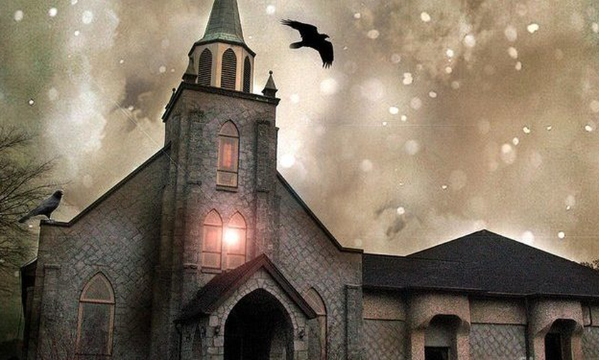 Φάντασμα καλόγριας έξω από εκκλησία; Δείτε το ανατριχιαστικό βίντεο