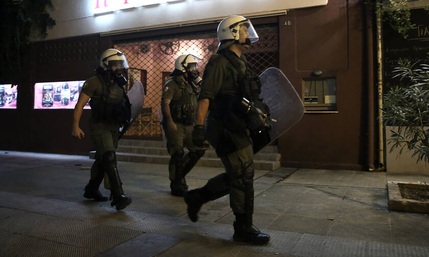 Three police officers injured when attacked by group of people in Exarchia