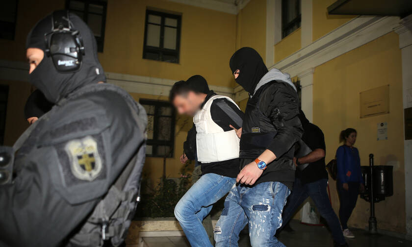 Επαναστατική Αυτοάμυνα: Ποινική δίωξη για 3 κακουργήματα και 5 πλημμελήματα στους συλληφθέντες