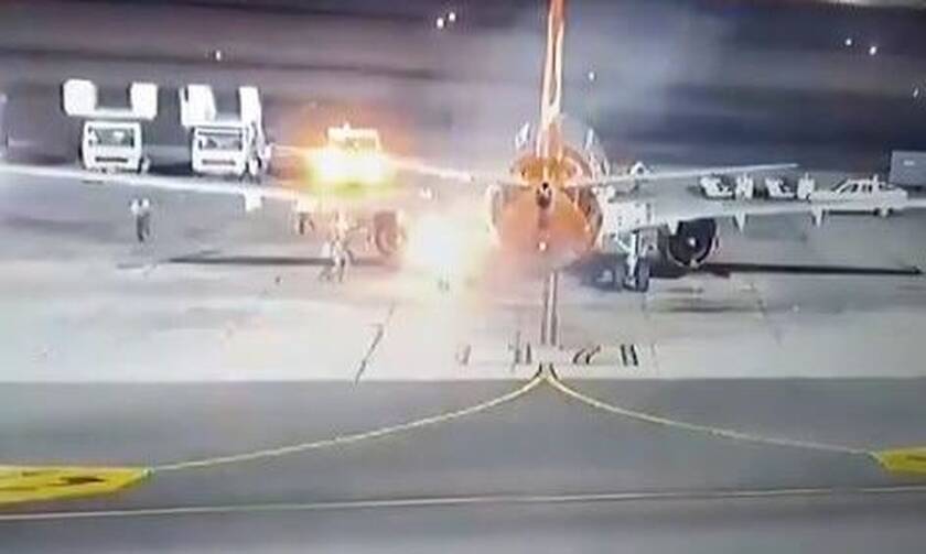 Τρόμος για 196 επιβάτες: Αεροσκάφος έπιασε φωτιά (pics)