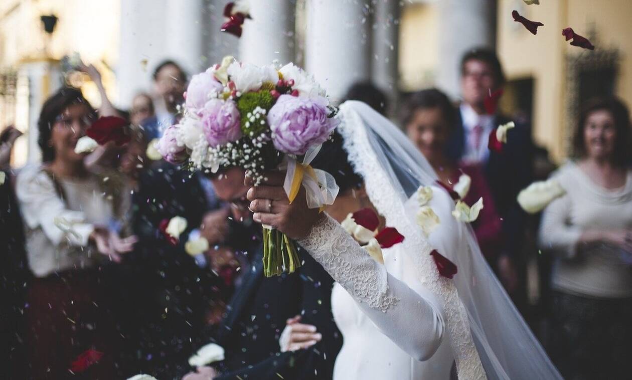 Επικός γάμος στην Κοζάνη: Η είσοδος της νύφης τους άφησε όλους άφωνους (pics+vids)